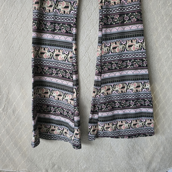 No Boundaries Juniors'  Flare bottom - Picture 4 of 7